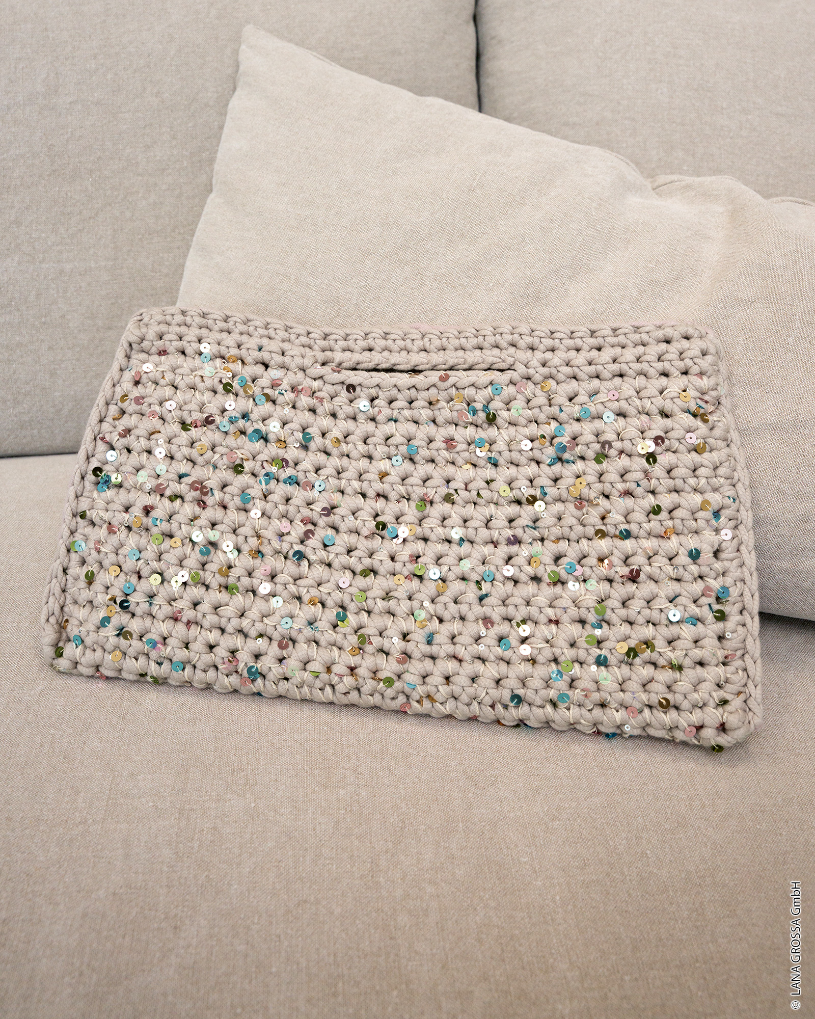 SHOPPER -The Tube & Cosmo