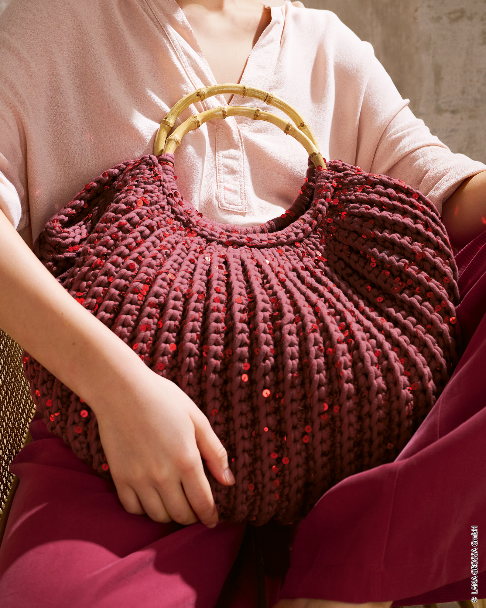 KORBTASCHE MIT BAMBUSGRIFFEN - The Tube & Cosmo