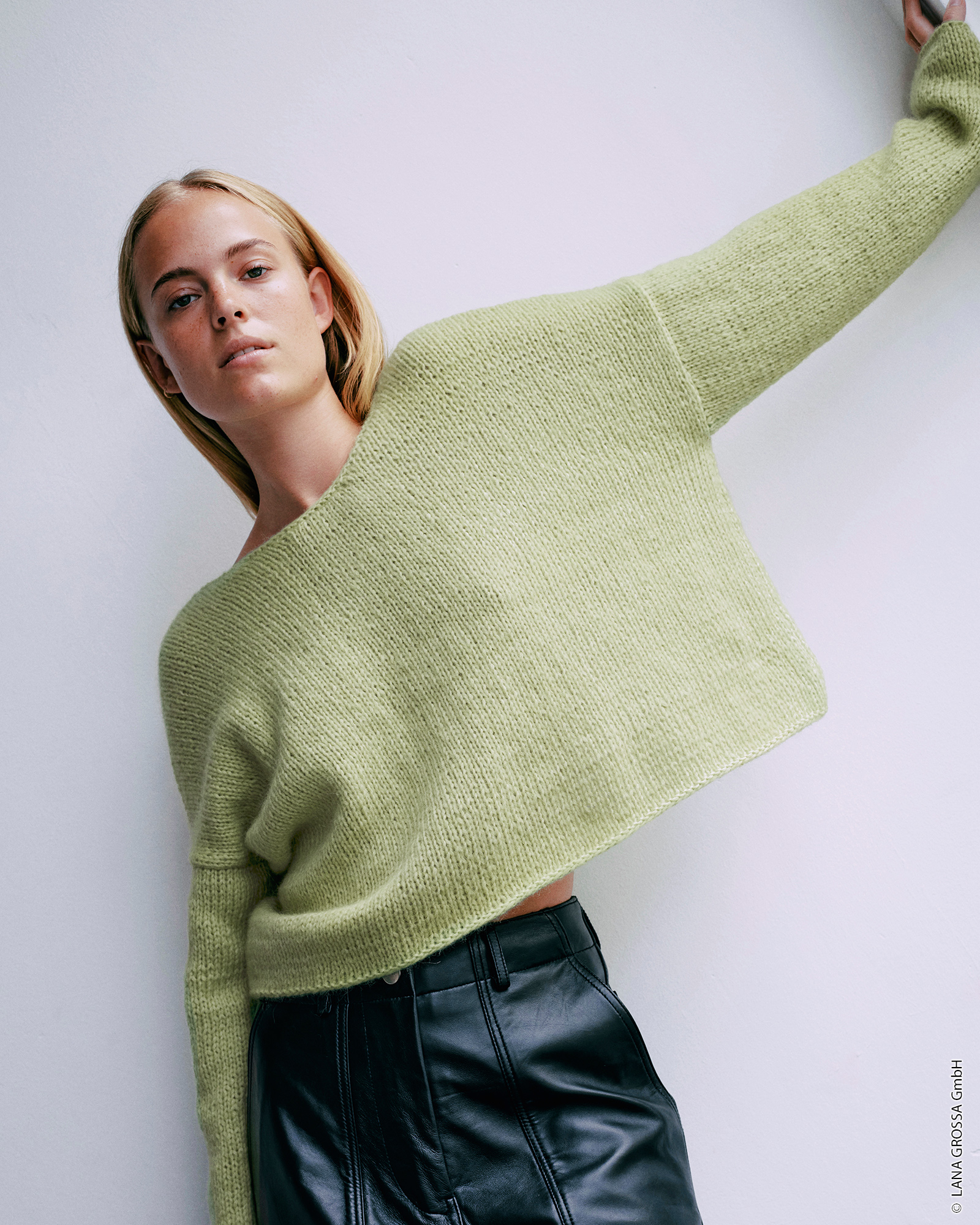9230811_M52_S4-PULLOVER GLATT RECHTS - Brigitte No. 2