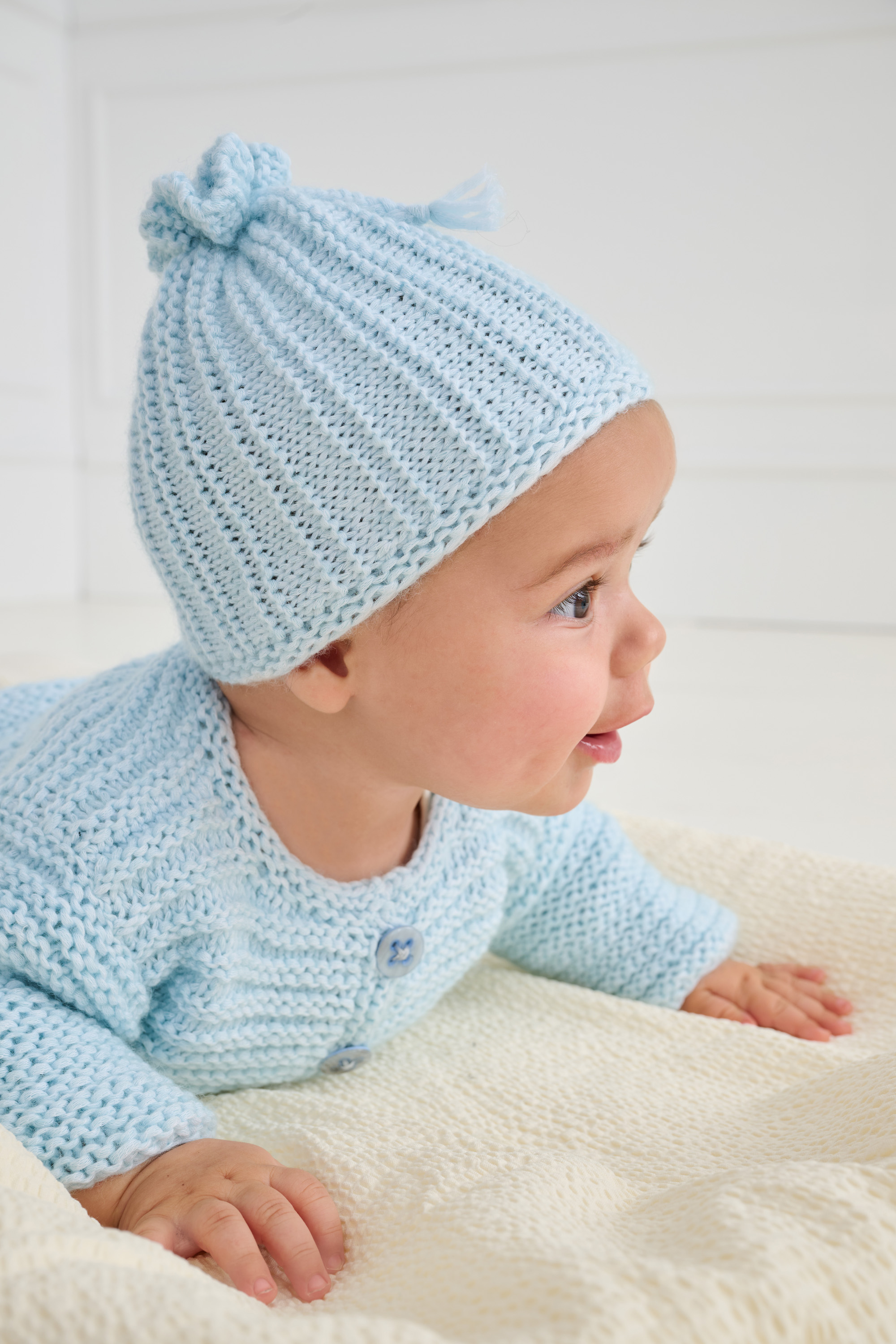 MÜTZE IM LÄNGSRIPPENMUSTER - Summer Softness